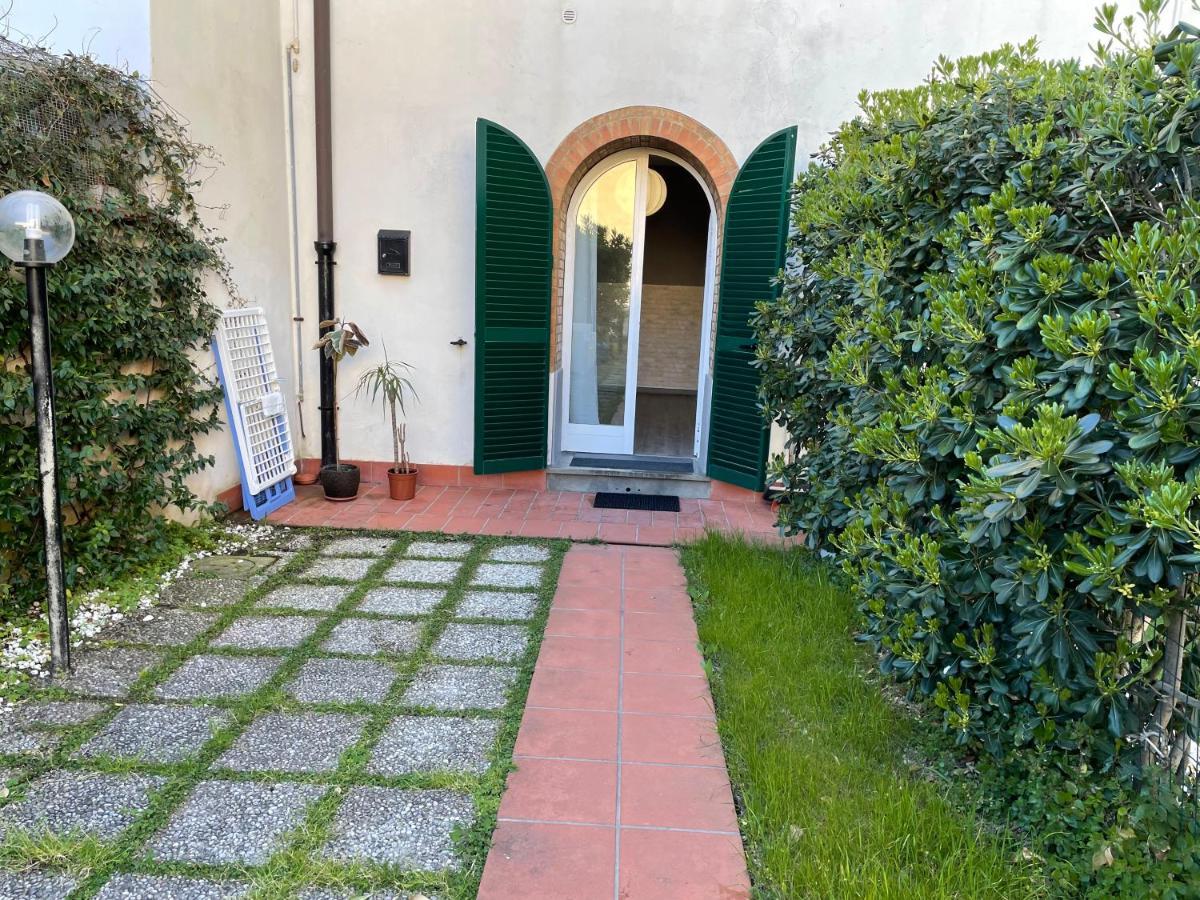 Sunrise Bed & Breakfast Marina Di Pisa Bagian luar foto