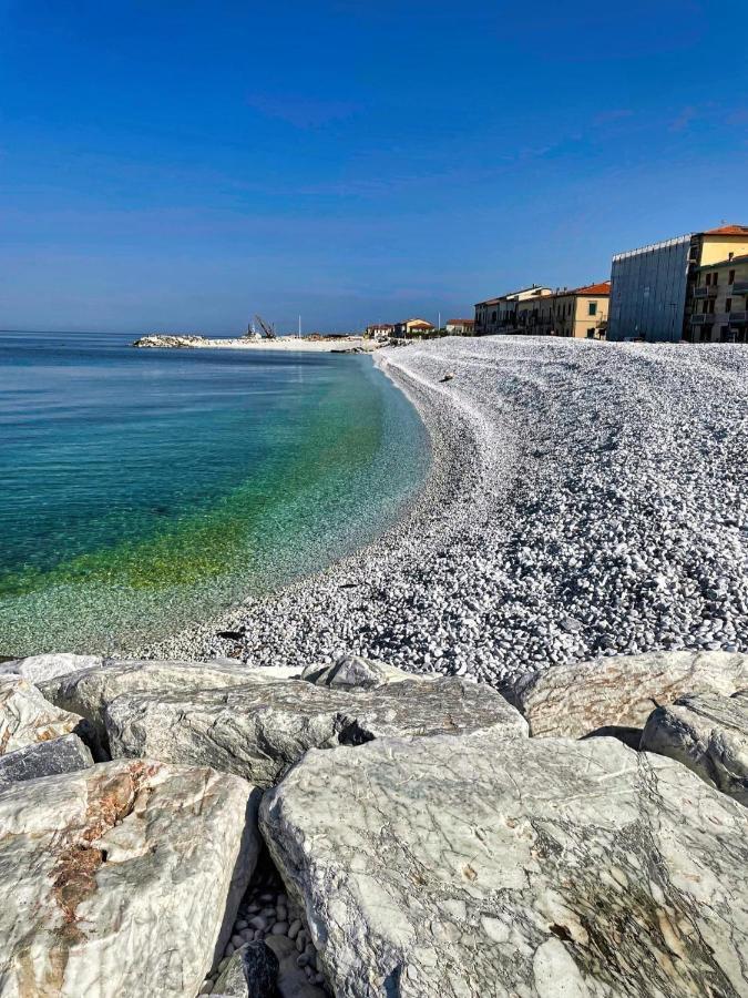 Sunrise Bed & Breakfast Marina Di Pisa Bagian luar foto